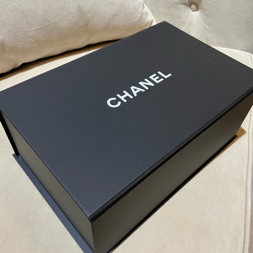Chanel 2021 Beanie - Picture 8 of 9